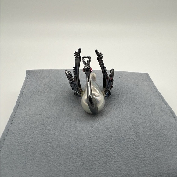 Elegant Swan Pendant with Pearl and Gem Accents - Picture 7 of 7